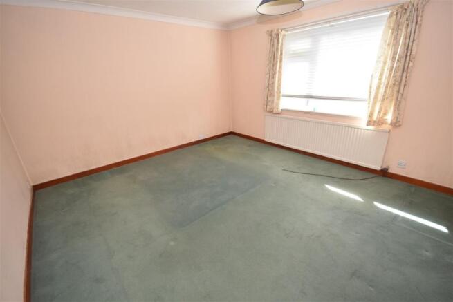 bedroom 1.JPG