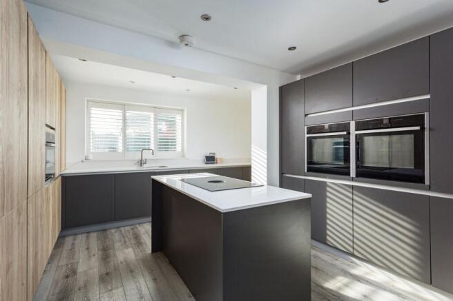 4 bed Semi-Detached for sale Image 8