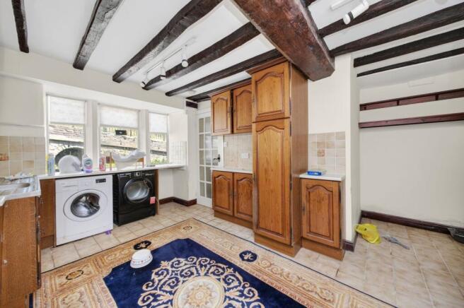 6 bed Detached for sale Image 12