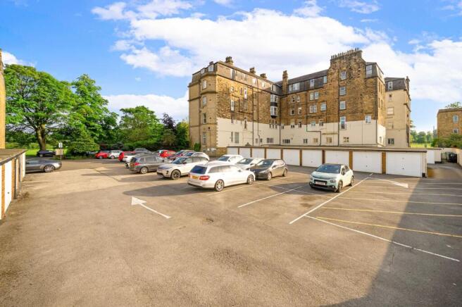 3 bed Flat for sale Image 10