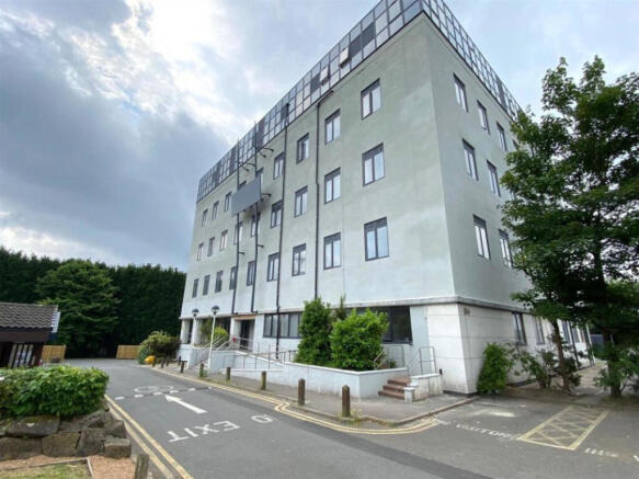 2 bed Flat for sale Image 5