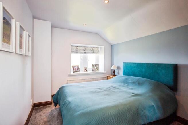 4 bed House for sale Image 12