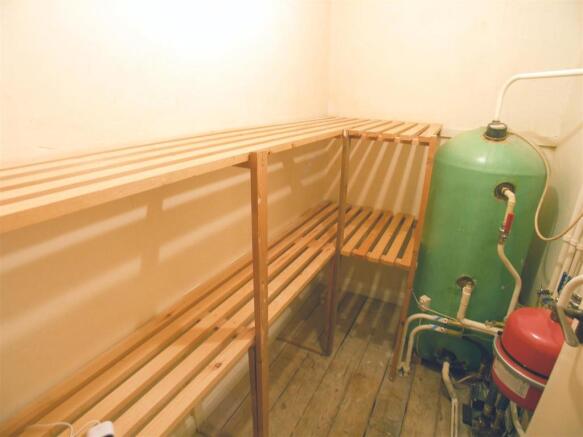 Walk-In Airing Cupboard