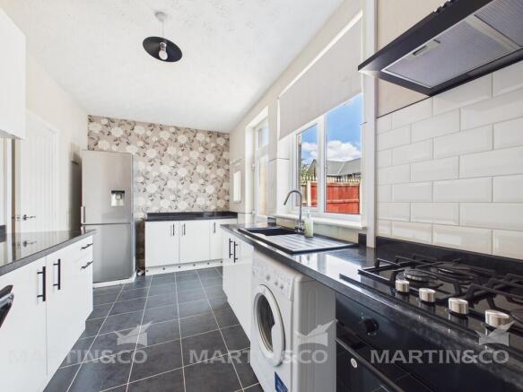 2 bed Terraced to rent Image 4