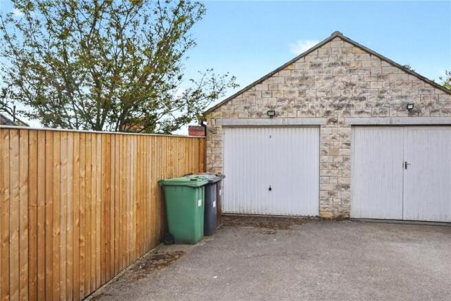 3 bed Town House for sale Image 9