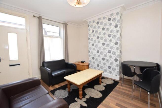 3 bed House to rent Image 5