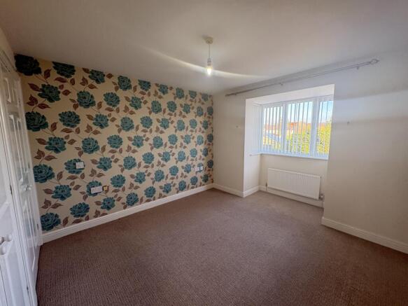 3 bed Apartment to rent Image 5