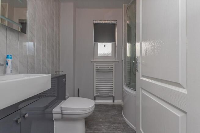 28. Bathroom.jpg
