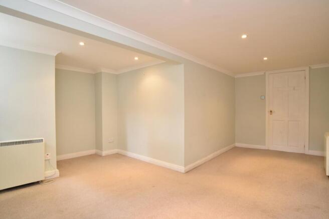 2 bed Flat for sale Image 3