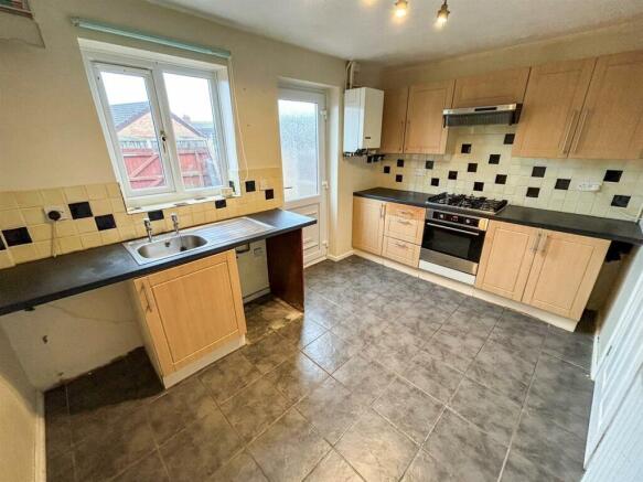 KITCHEN/DINING ROOM