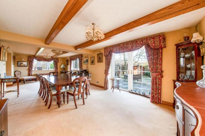 5 bed Detached for sale Image 9