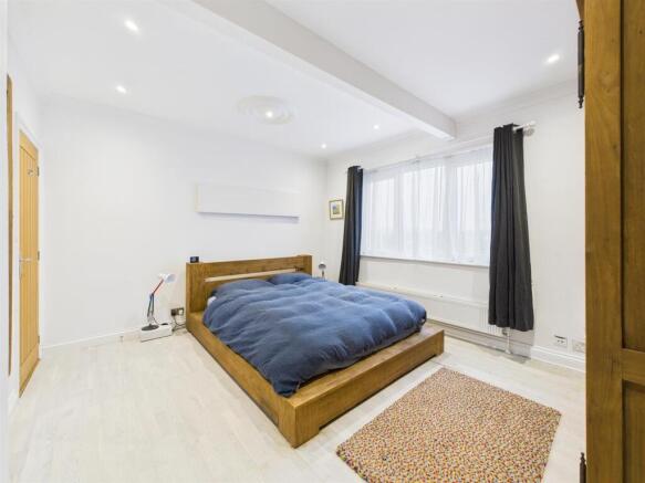 2 bed Flat for sale Image 10