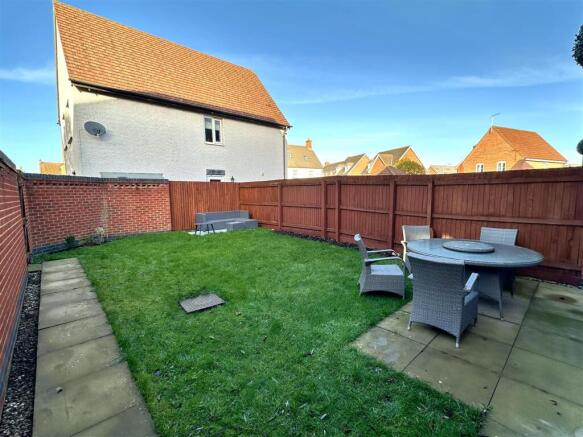 Well-Appointed Private Garden 867