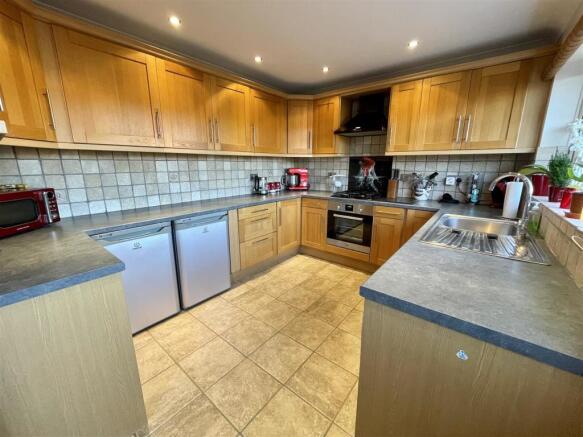 2. kitchen.jpg