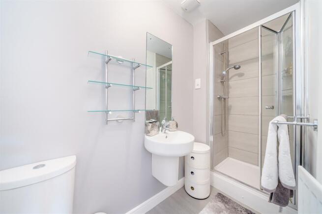EN SUITE