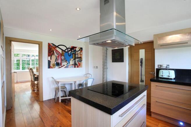 4 bed Detached for sale Image 6