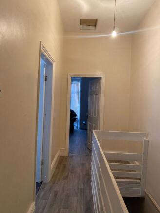 2 bed Flat to rent Image 5