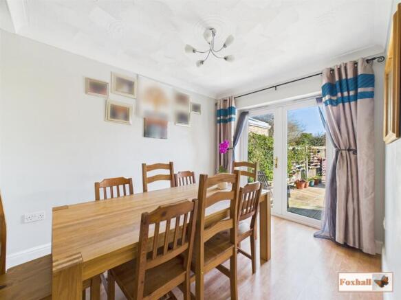 Snug/ Dining Room