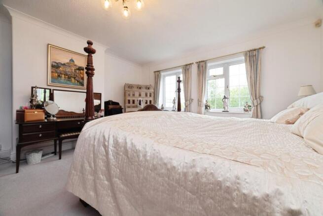 4 bed Detached for sale Image 10