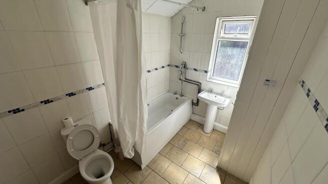 4 bed Terraced to rent Image 12