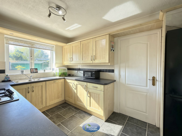 4 bed Detached for sale Image 12