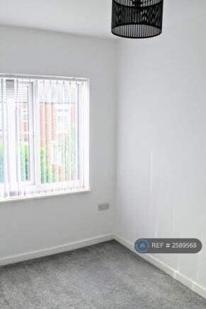 2 bed Terraced to rent Image 6