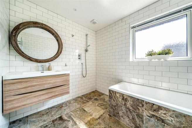 Main En Suite