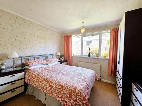 2 bed Semi-Detached Bungalow for sale Image 9