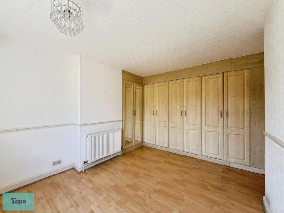 3 bed Semi-Detached for sale Image 8