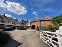 3, Bridgecote Lane, Laindon, Basildon SS15 4BW