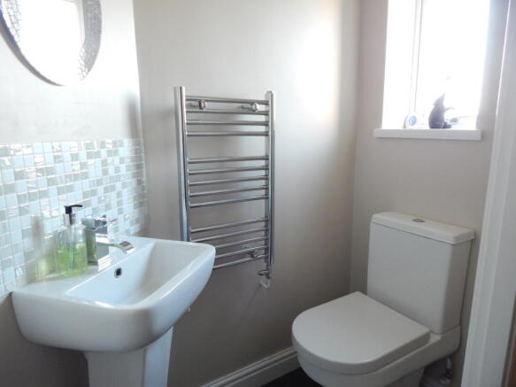 downstairs wc.JPG