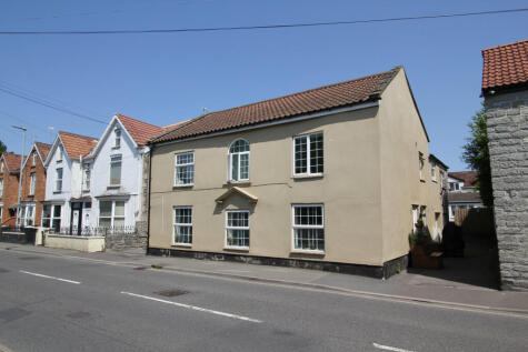 Glaston Road, Street