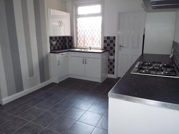 Re Fitted Dining Kit