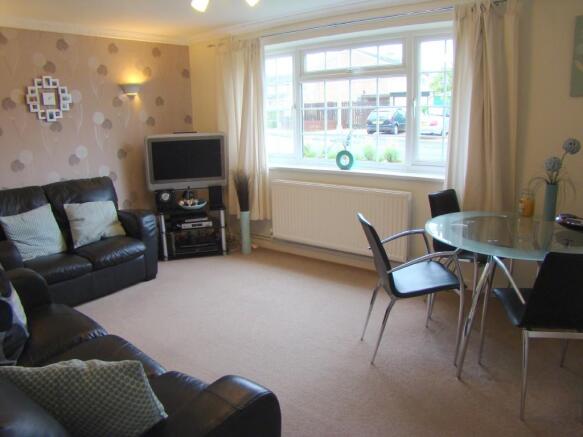 Lounge/Dining Room