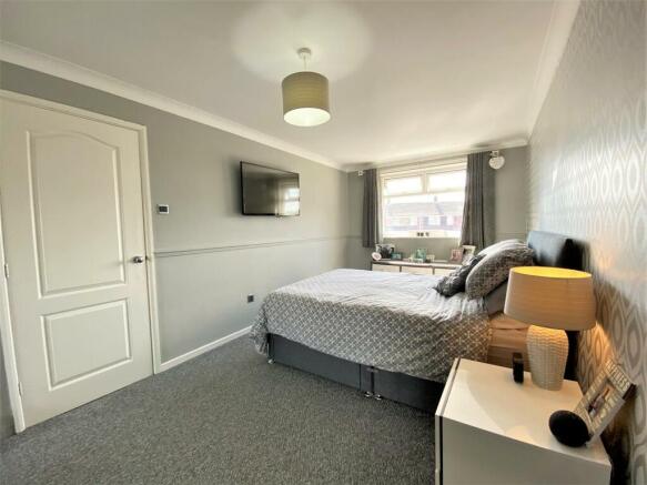 Master Bedroom 023