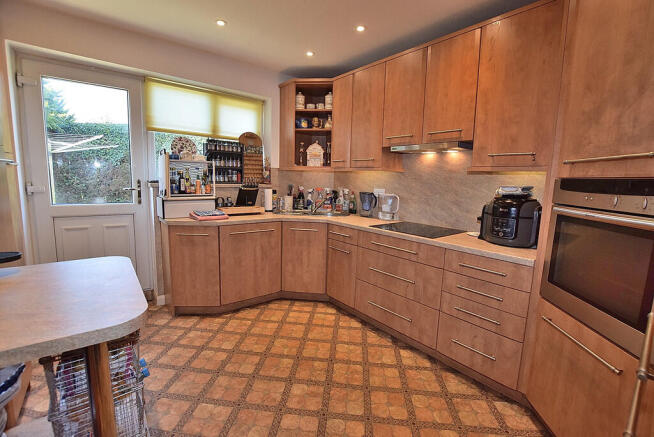 4 bed Detached for sale Image 7