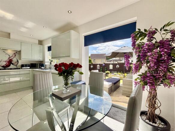 3 bed Semi-Detached for sale Image 4