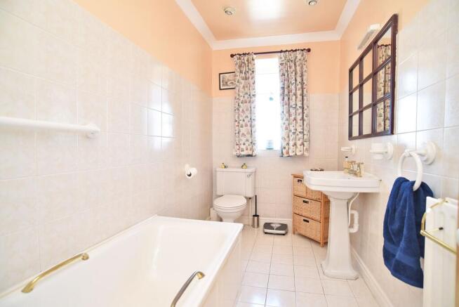 2 bed Flat for sale Image 8