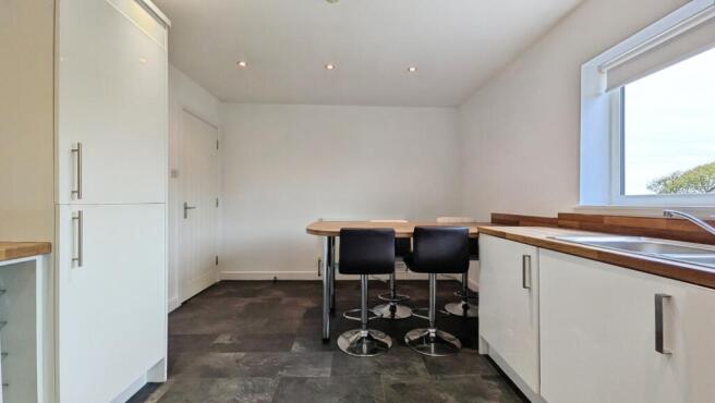 2 bed Flat for sale Image 8