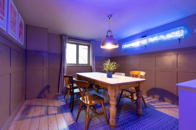 4 bed Flat for sale Image 4