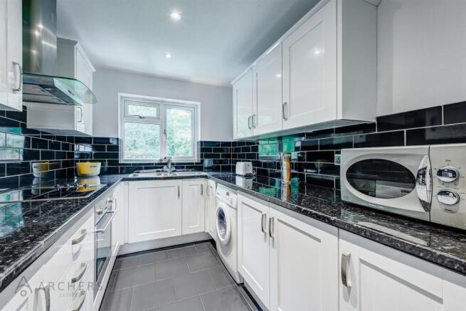 2 bed Flat for sale Image 10