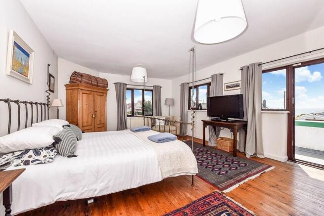 14 - Bedroom 1.jpg