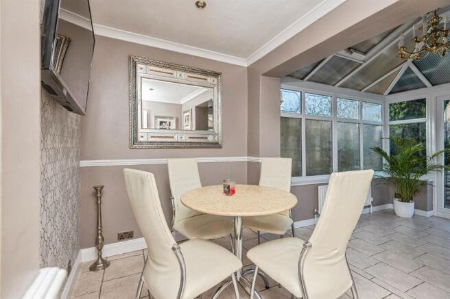 4 bed Semi-Detached for sale Image 7