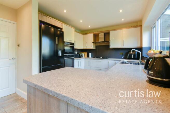 Kitchen/ Dining Room