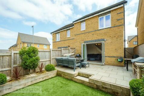 Lapwing Close, Crosland Moor, Huddersfield, West Yorkshire, HD4