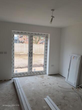 3 bed Semi-Detached to rent Image 11
