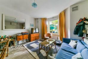 Basement Flat, 351, Amhurst Road, Hackney, London N16 7UX