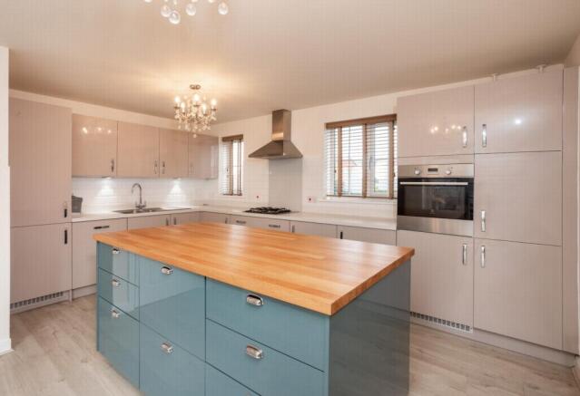 Kitchen/breakfast rm