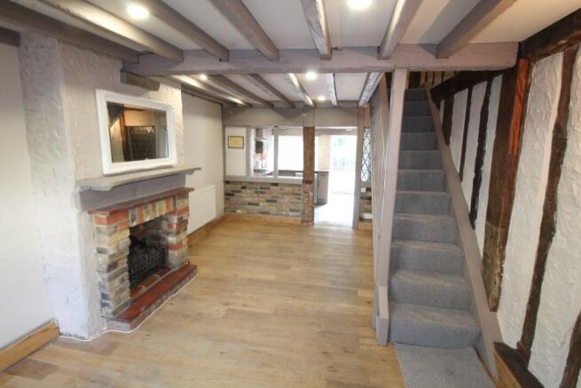 OPEN PLAN LOUNGE