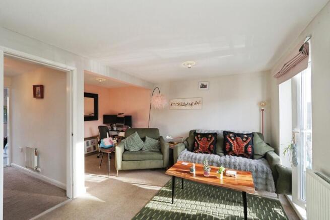 Living Room/Bed 4